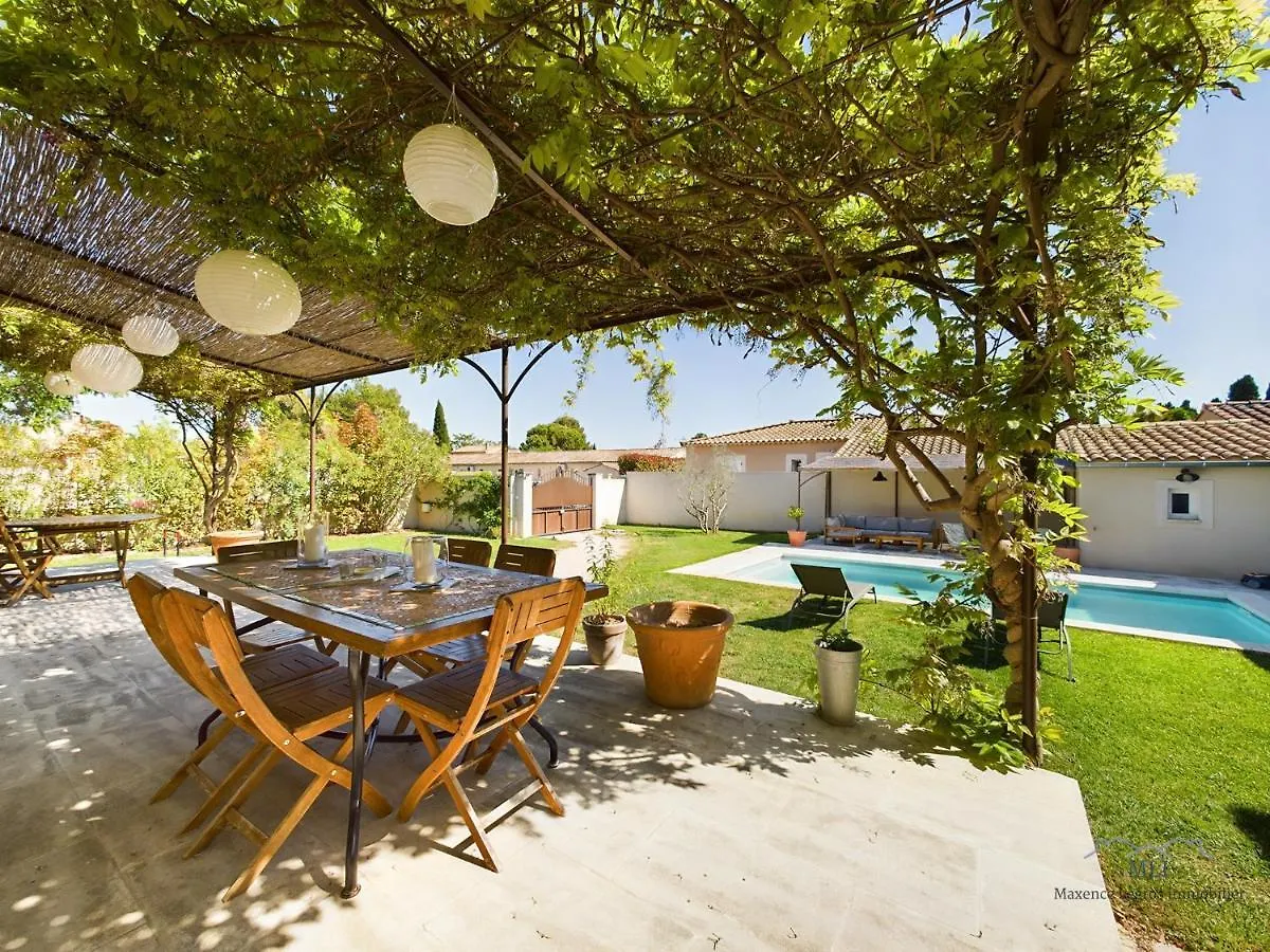 Villa Calisse, 6 Personnes A Maillane contacts
